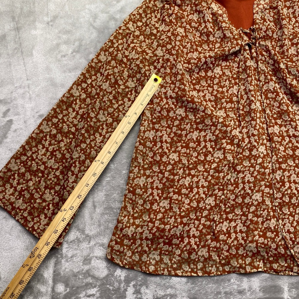 West K Jessica Rust Orange Floral Ditsy Print Tie Neck Bell Sleeve Blouse Sz L‎ - Picture 3 of 8